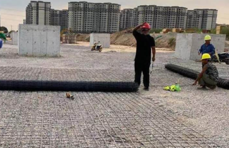 五华土工格栅铺设前地基要怎么处理?