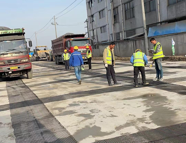 五华老材料的新故事：玻璃纤维土工格栅如何在‘白改黑’浪潮中重获新生？